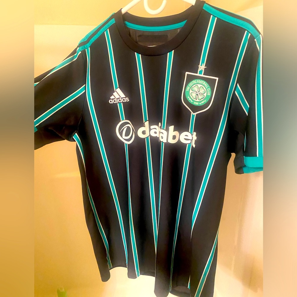 Adidas 2023 Celtic jersey size L